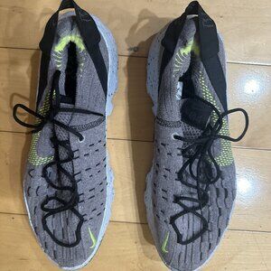 Nike Space Hippie 04